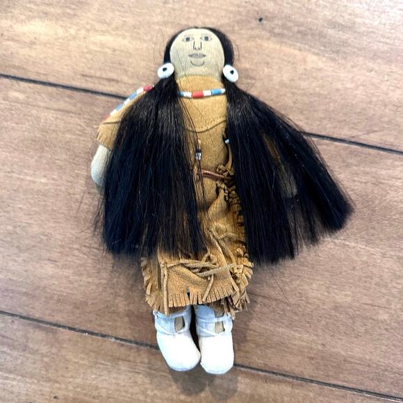 American Girl RETIRED Kaya doll, cradleboard and blanket - Picture 2 of 9